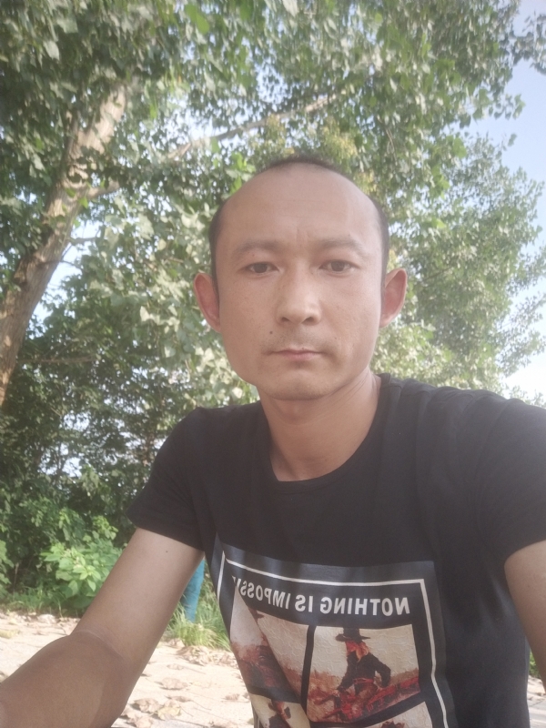 80大叔的第一张照片--贵港相亲服务中心