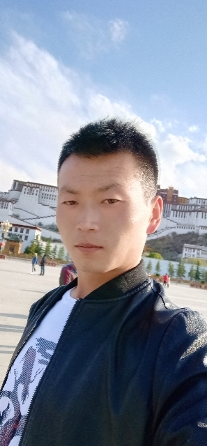 阳光下的小草的第一张照片--贵港相亲服务中心