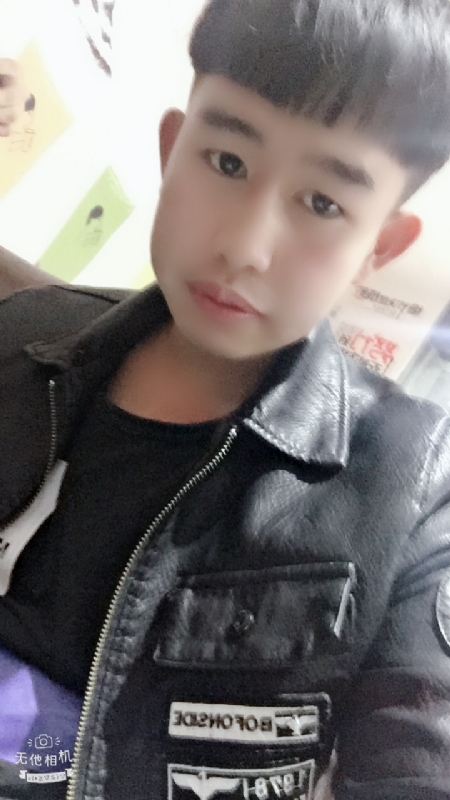 军绿色的第一张照片--贵港相亲服务中心