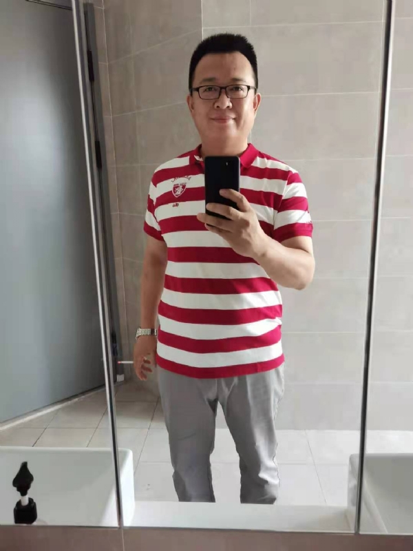 行走的打桩机的第一张照片--贵港相亲服务中心