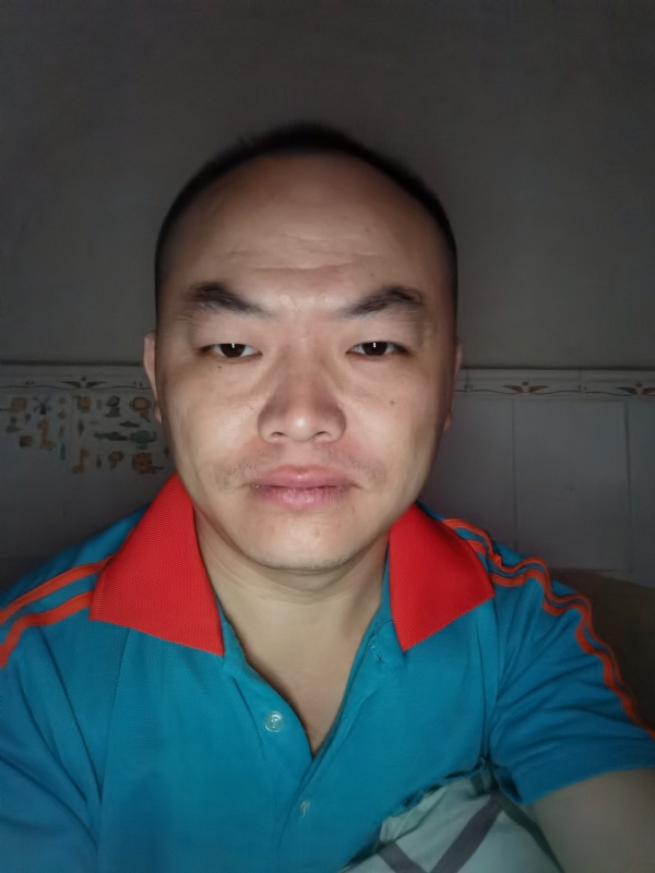 与子携老的第三张照片--贵港相亲服务中心