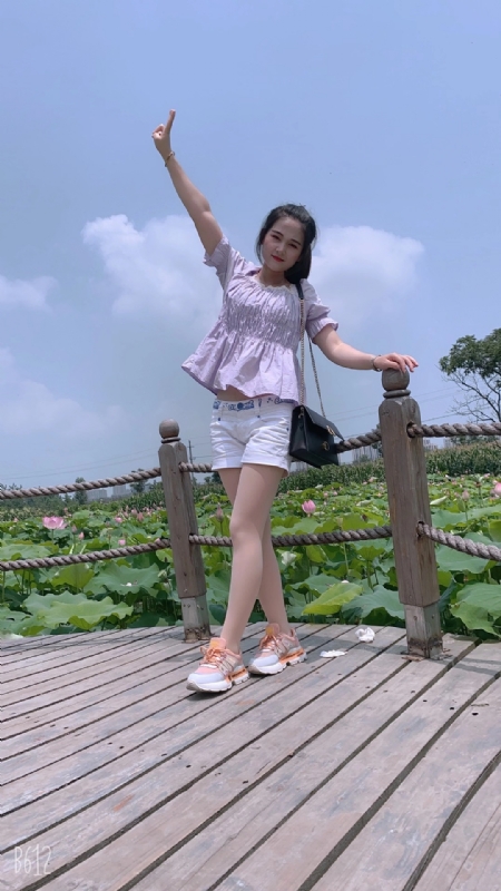 秋水伊人的第一张照片--贵港相亲服务中心