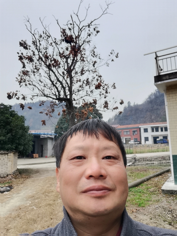 苏众青春冲浪的第一张照片--贵港相亲服务中心